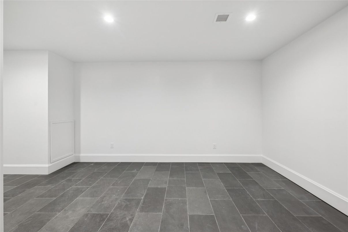 Empty room, Interior, Recessed Lighting
