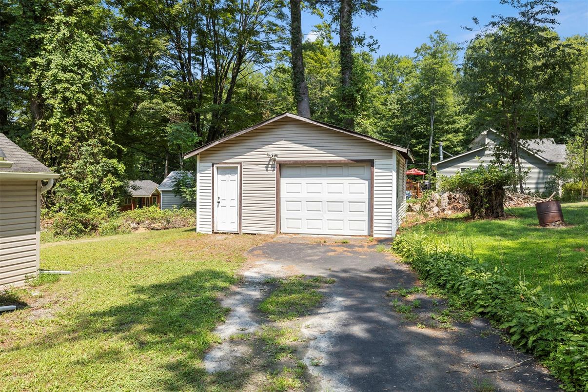 Backyard, Detached Garage, Exterior