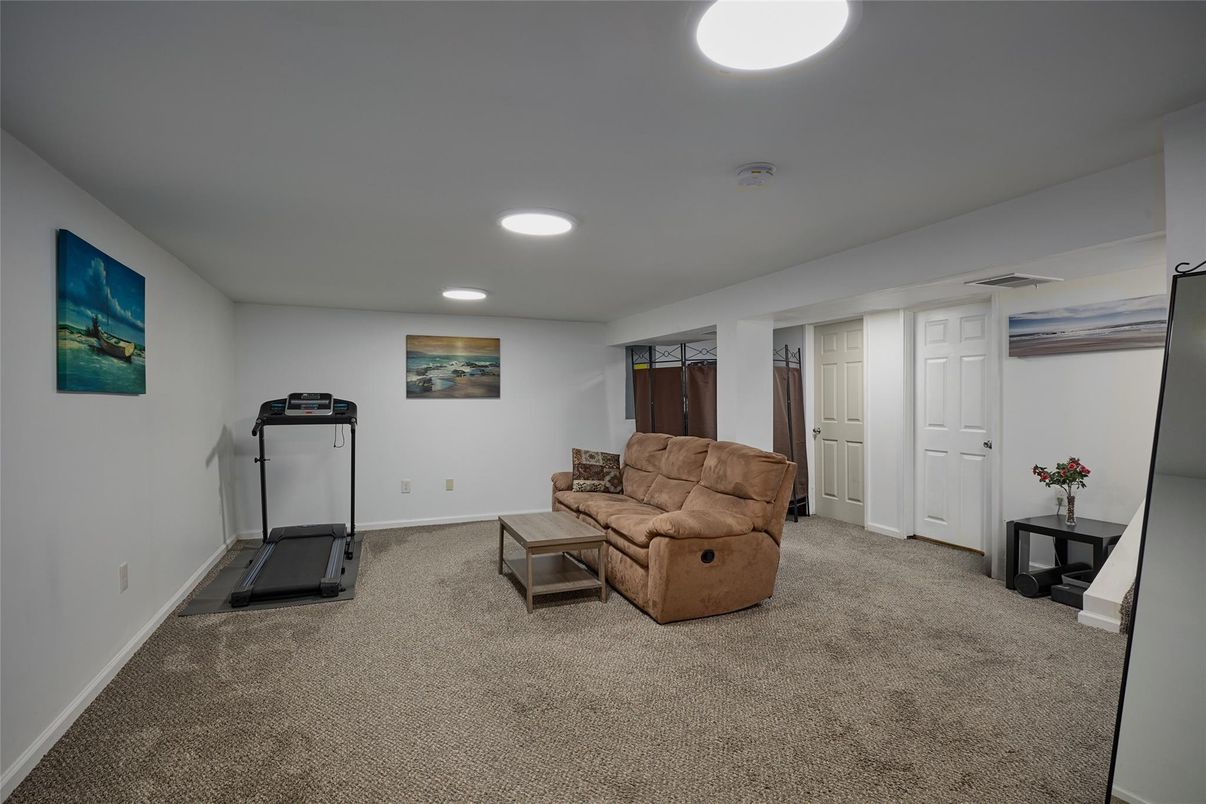 Fitness Equipment, Interior, Living room, Recessed Lighting