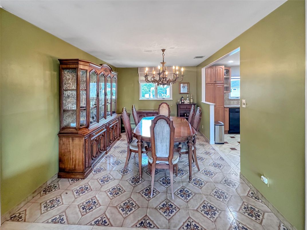 Chandelier, Dining room, Interior, Kitchen