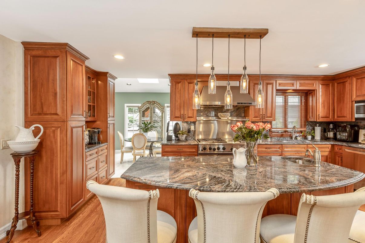 Dining room, Interior, Kitchen, Pendant Lights, Recessed Lighting, Stainless Steel Appliances, Wood Texture Flooring
