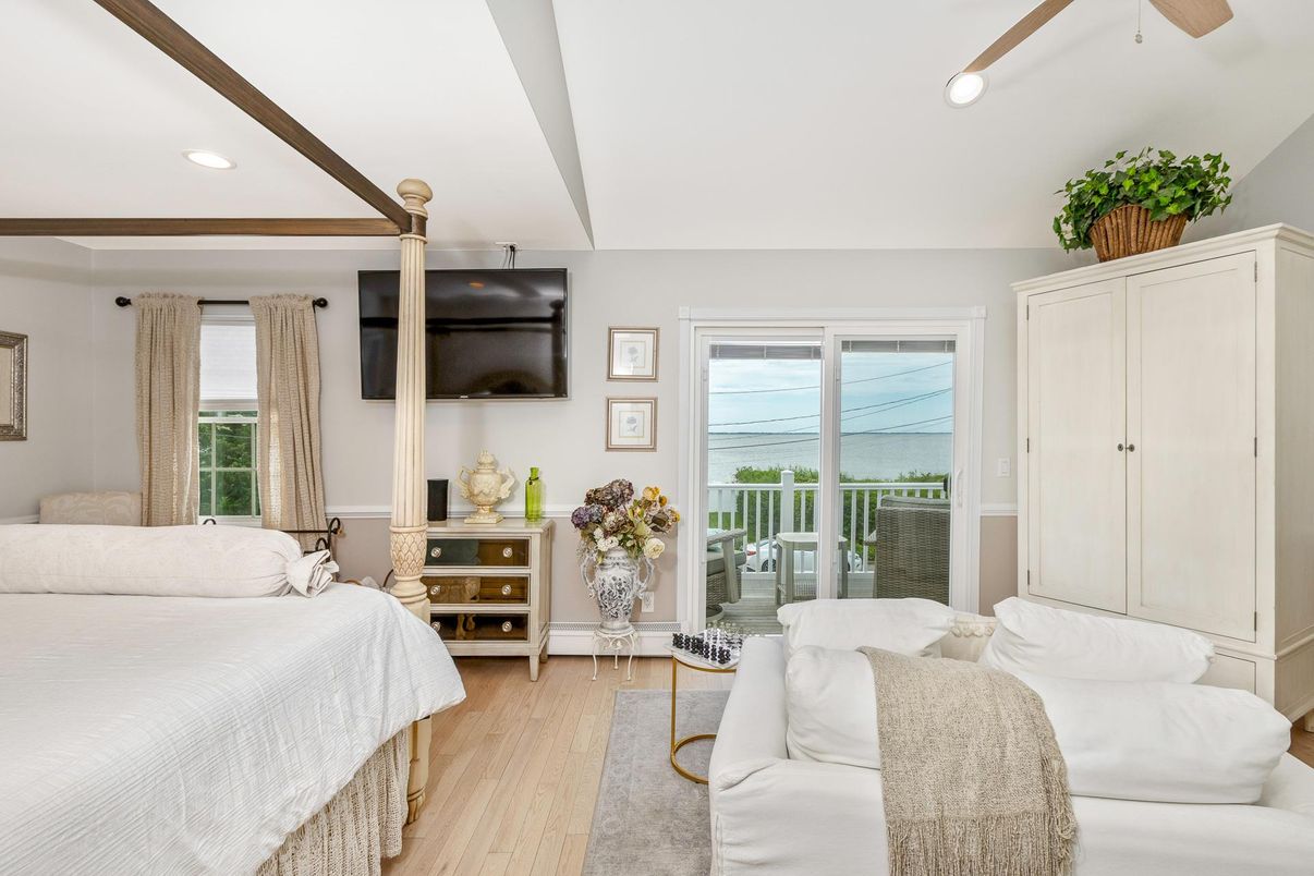 Bedroom, Interior, Recessed Lighting, Water, Wood Texture Flooring