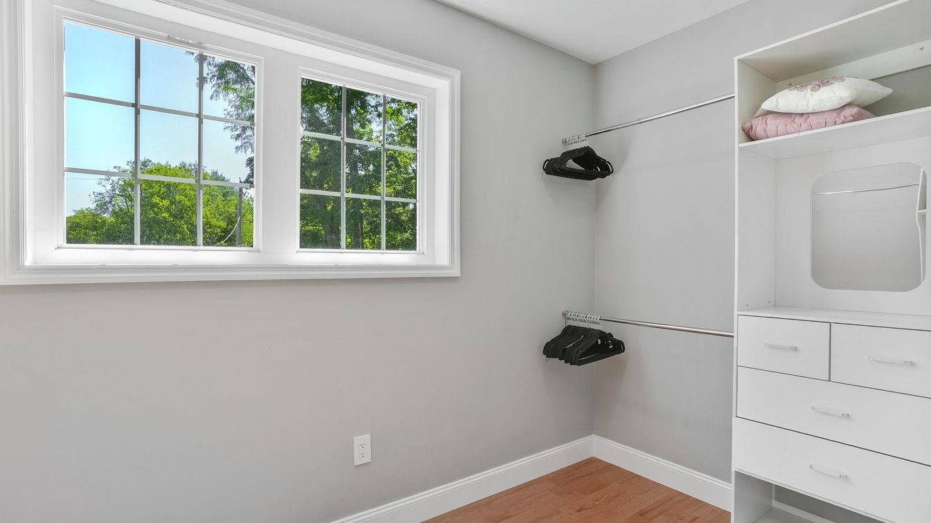 Interior, Washer, Wood Texture Flooring