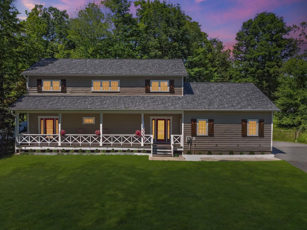 Exterior, Facade, Cape Cod