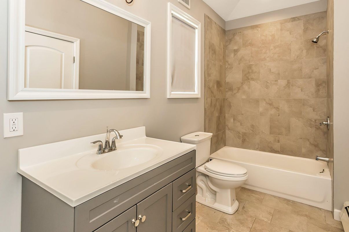 Bathroom, Interior, Recessed Lighting