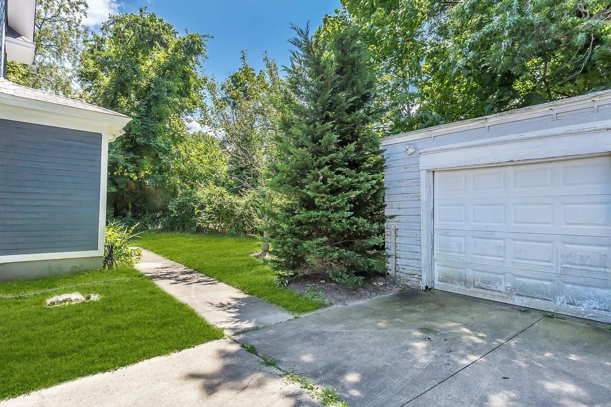 Detached Garage, Exterior