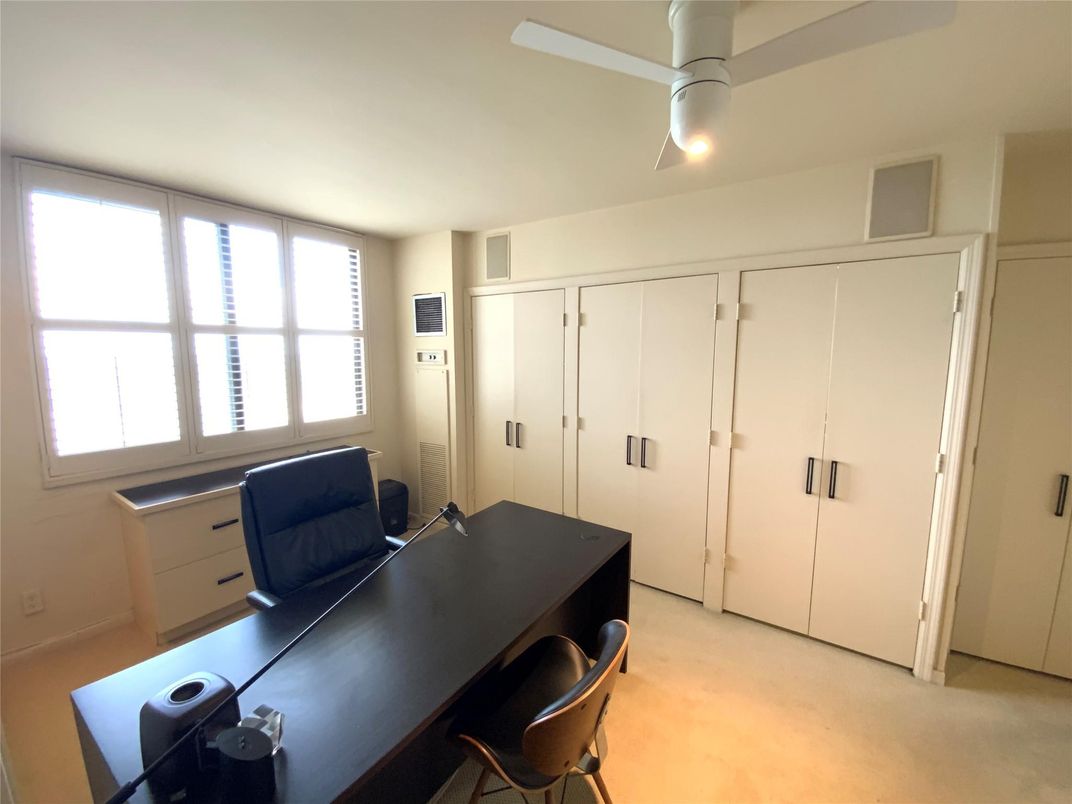 Home Office, Interior
