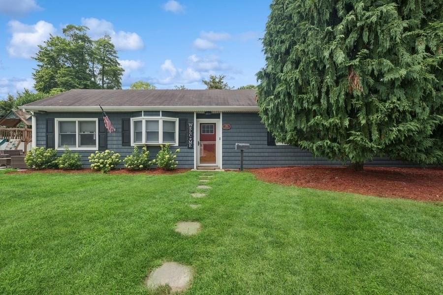 Backyard, Exterior, Facade, Ranch