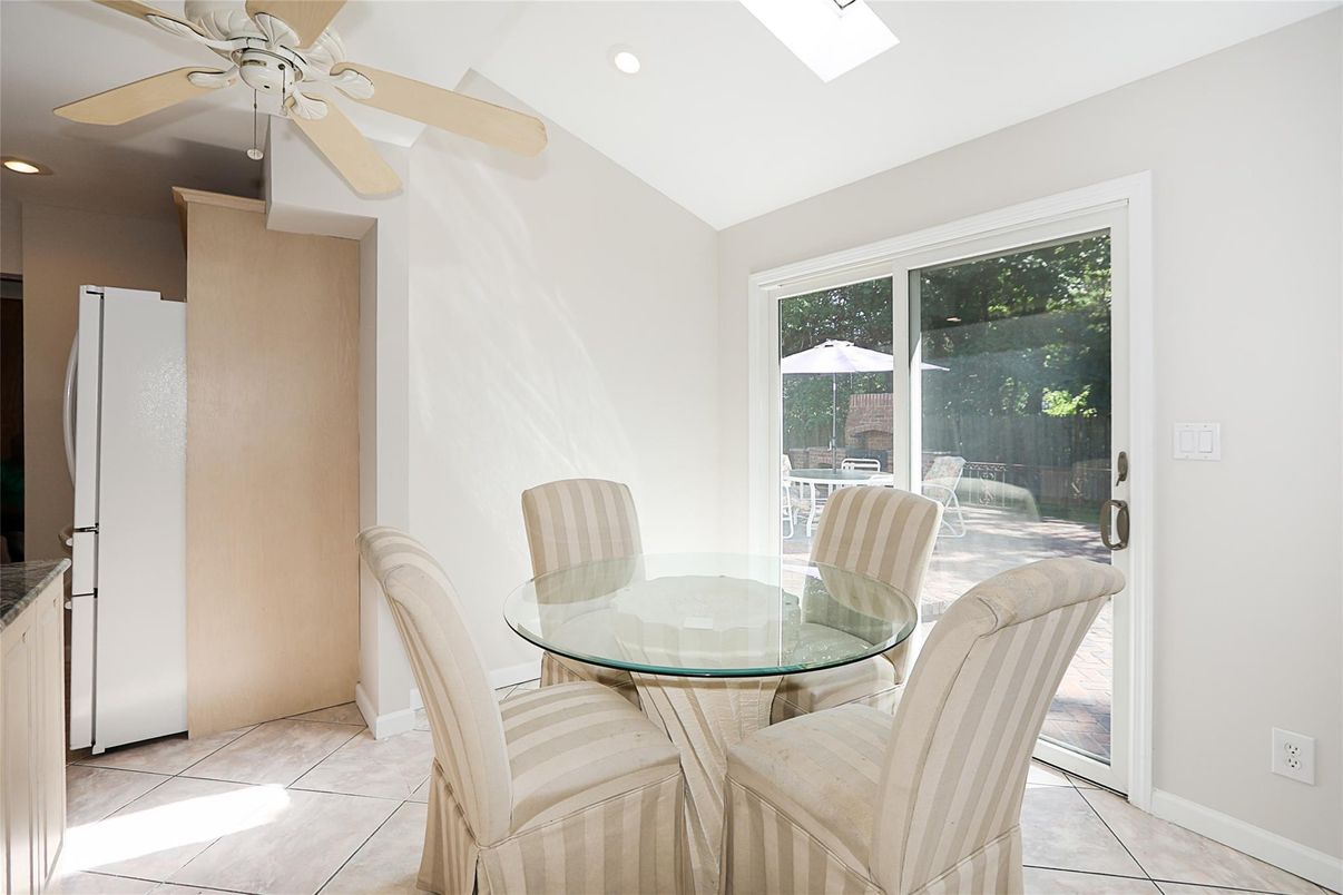Dining room, Interior, Recessed Lighting