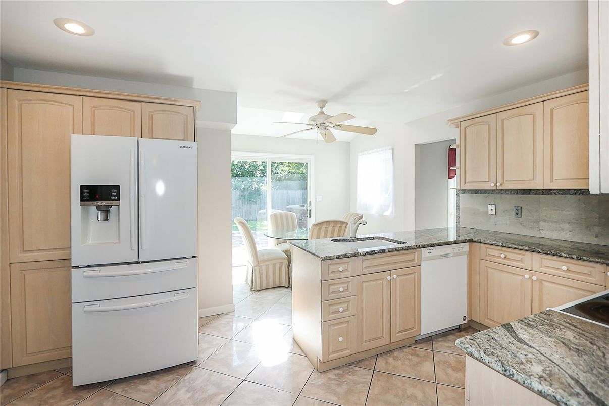 Dining room, Interior, Kitchen, Recessed Lighting
