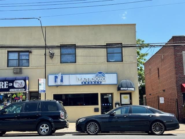 Exterior, Facade, Brick Facade, Rowhouse