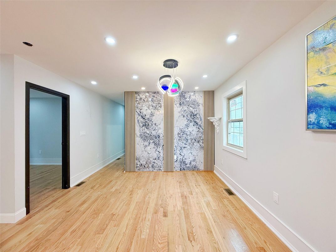 Interior, Recessed Lighting, Wood Texture Flooring