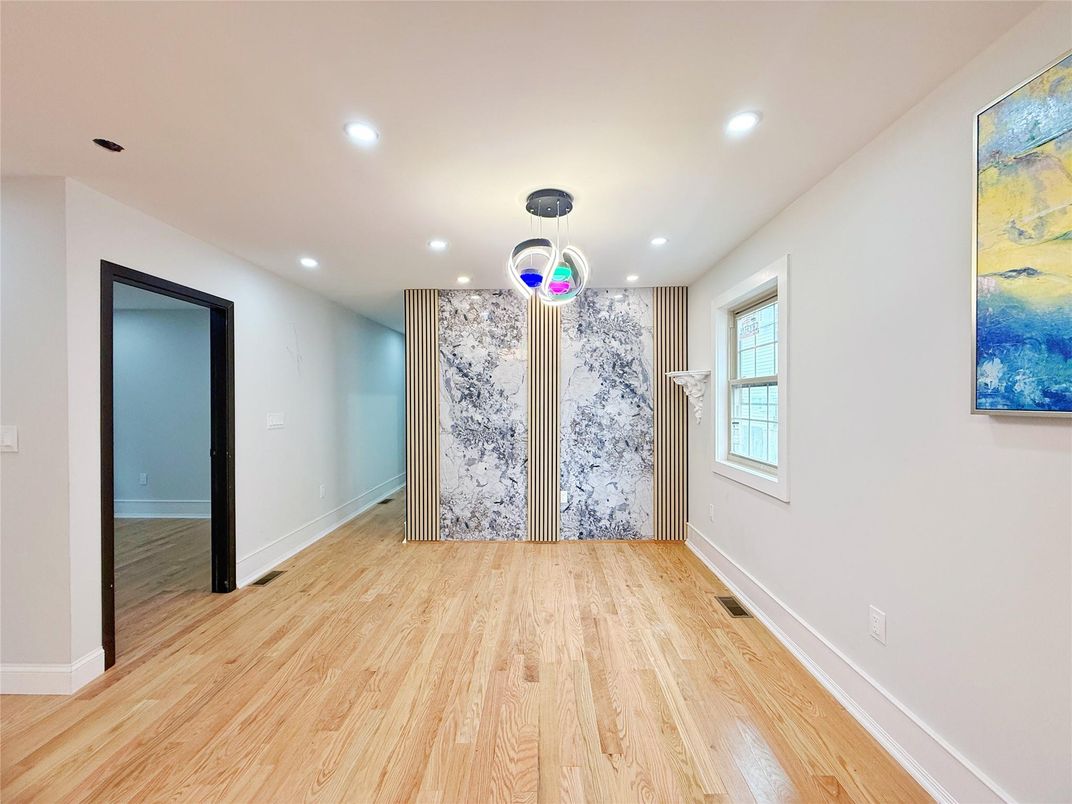 Interior, Recessed Lighting, Wood Texture Flooring