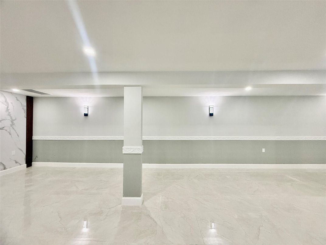 Empty room, Interior, Marble, Marble Walls, Recessed Lighting
