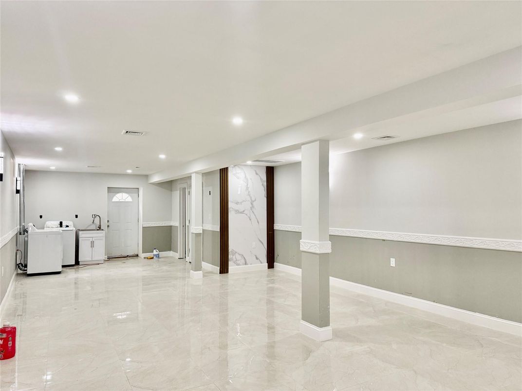 Interior, Marble, Marble Walls, Recessed Lighting, Washer