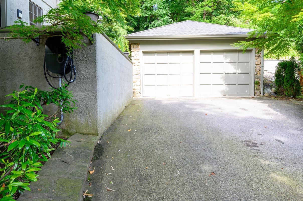 Detached Garage, Exterior