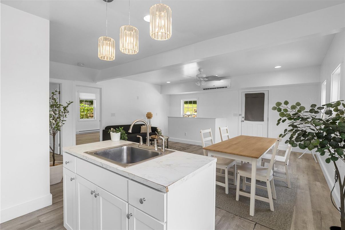 Dining room, Interior, Kitchen, Pendant Lights, Recessed Lighting, Wood Texture Flooring
