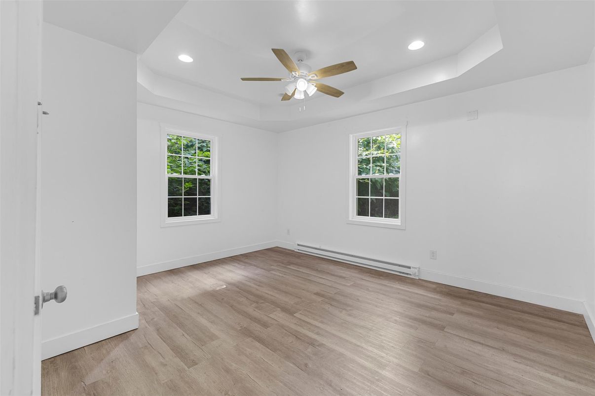 Empty room, Interior, Recessed Lighting, Wood Texture Flooring