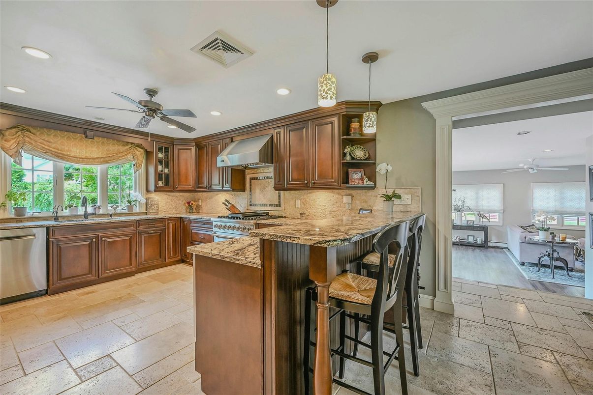 Dining room, Interior, Kitchen, Pendant Lights, Recessed Lighting, Stainless Steel Appliances