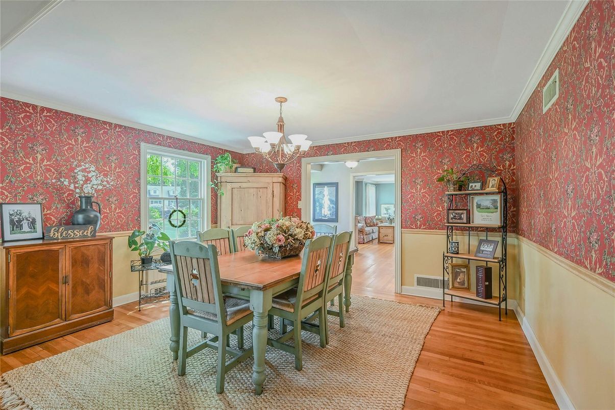 Chandelier, Dining room, Interior, Wood Texture Flooring