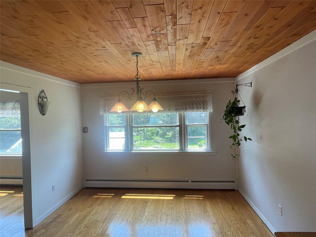 Empty room, Interior, Pendant Lights, Wooden Ceilings, Wood Texture Flooring
