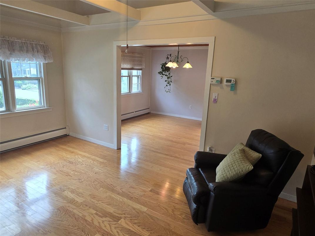 Empty room, Interior, Pendant Lights, Wood Texture Flooring