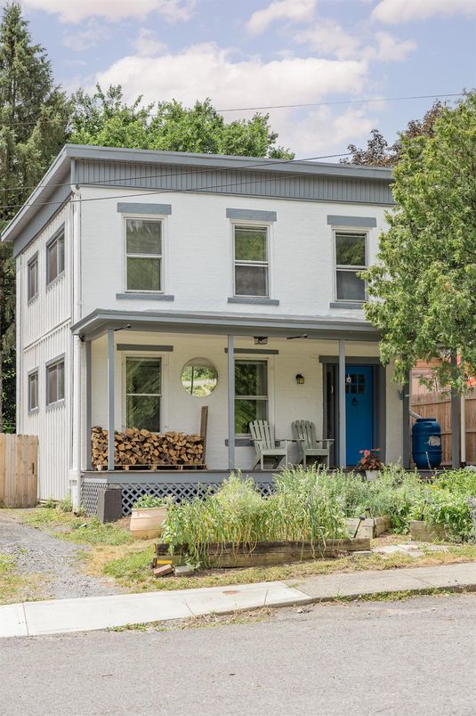 Exterior, Facade, American Foursquare