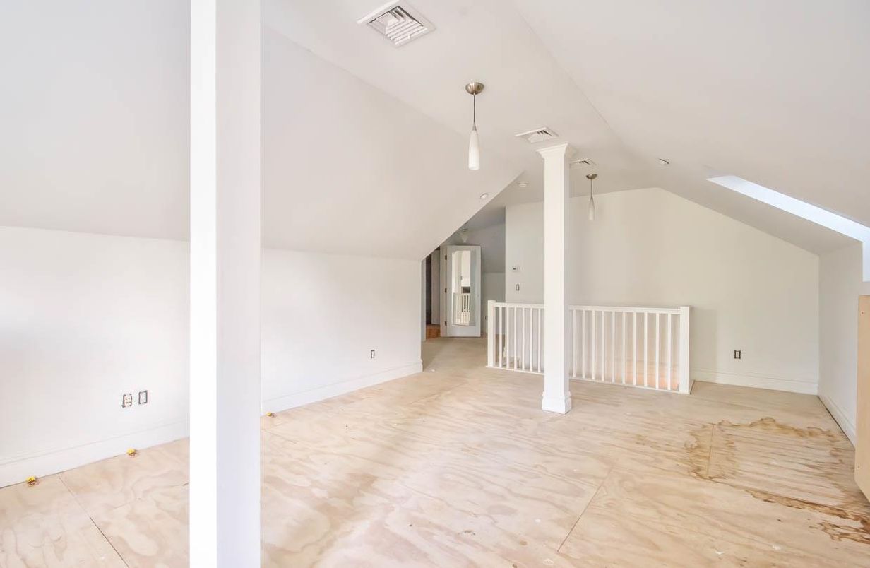 Empty room, Interior, Pendant Lights