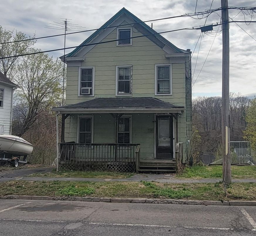 Exterior, Facade, Queen Anne Victorian