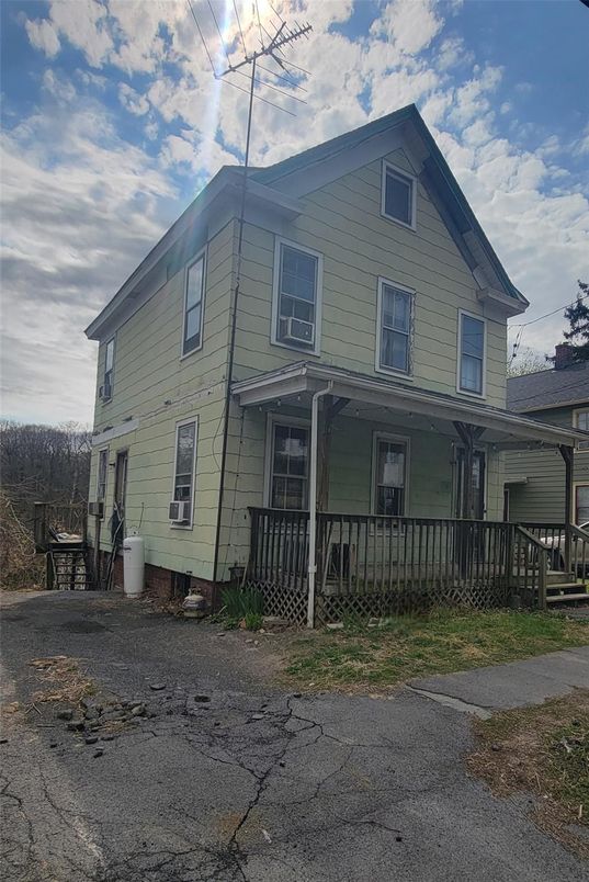 Exterior, Facade, Queen Anne Victorian