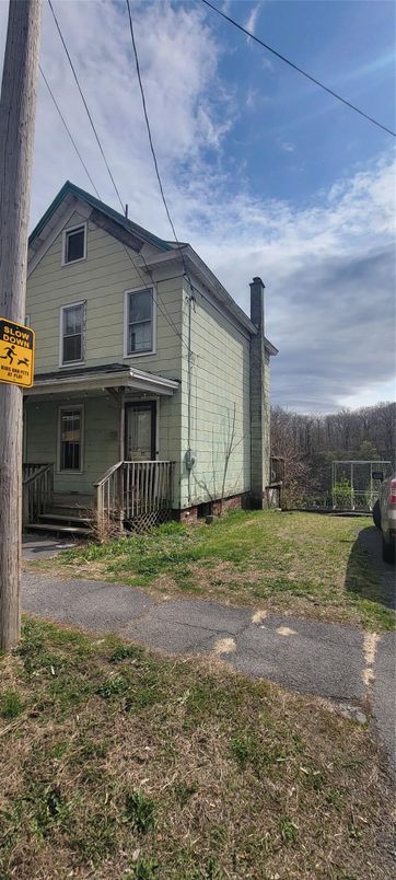 Backyard, Exterior, Facade, Queen Anne Victorian