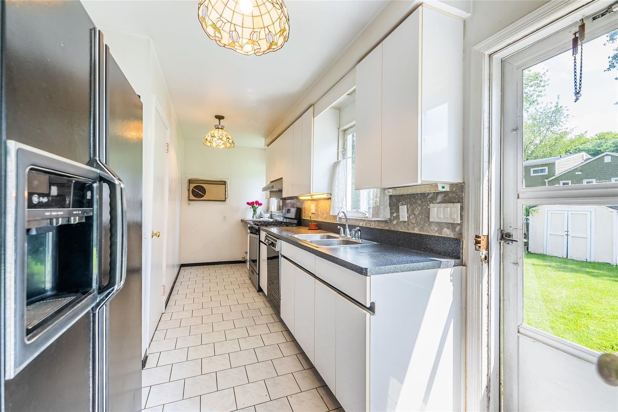 Chandelier, Interior, Kitchen