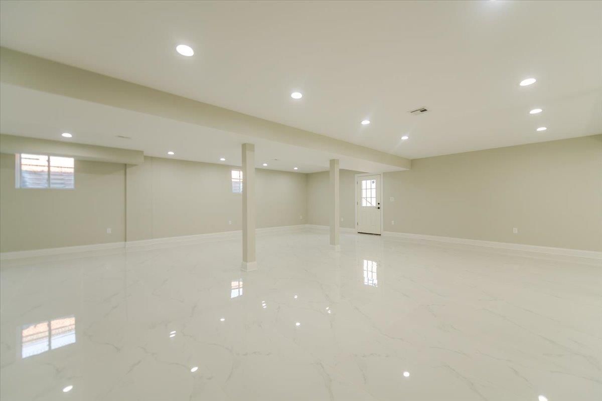Empty room, Interior, Marble, Recessed Lighting