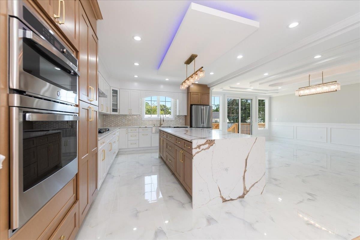 Chandelier, Interior, Kitchen, Marble, Pendant Lights, Recessed Lighting, Stainless Steel Appliances