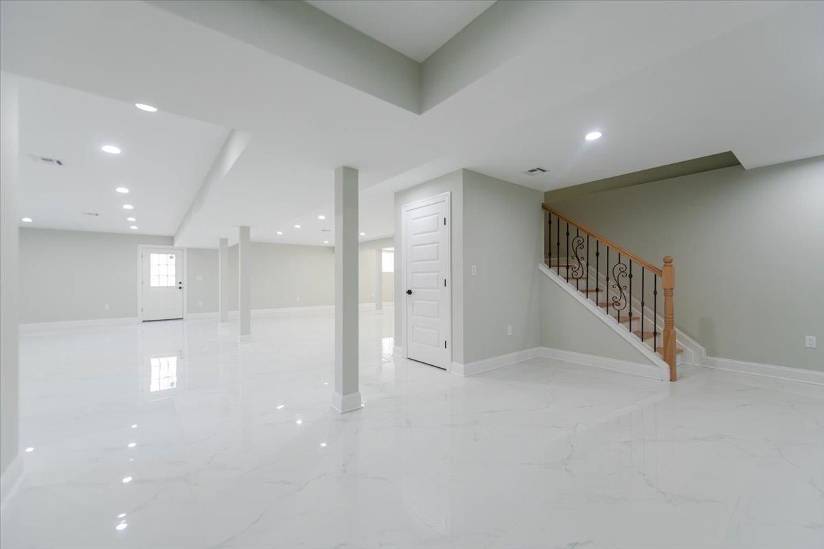 Empty room, Interior, Marble, Recessed Lighting