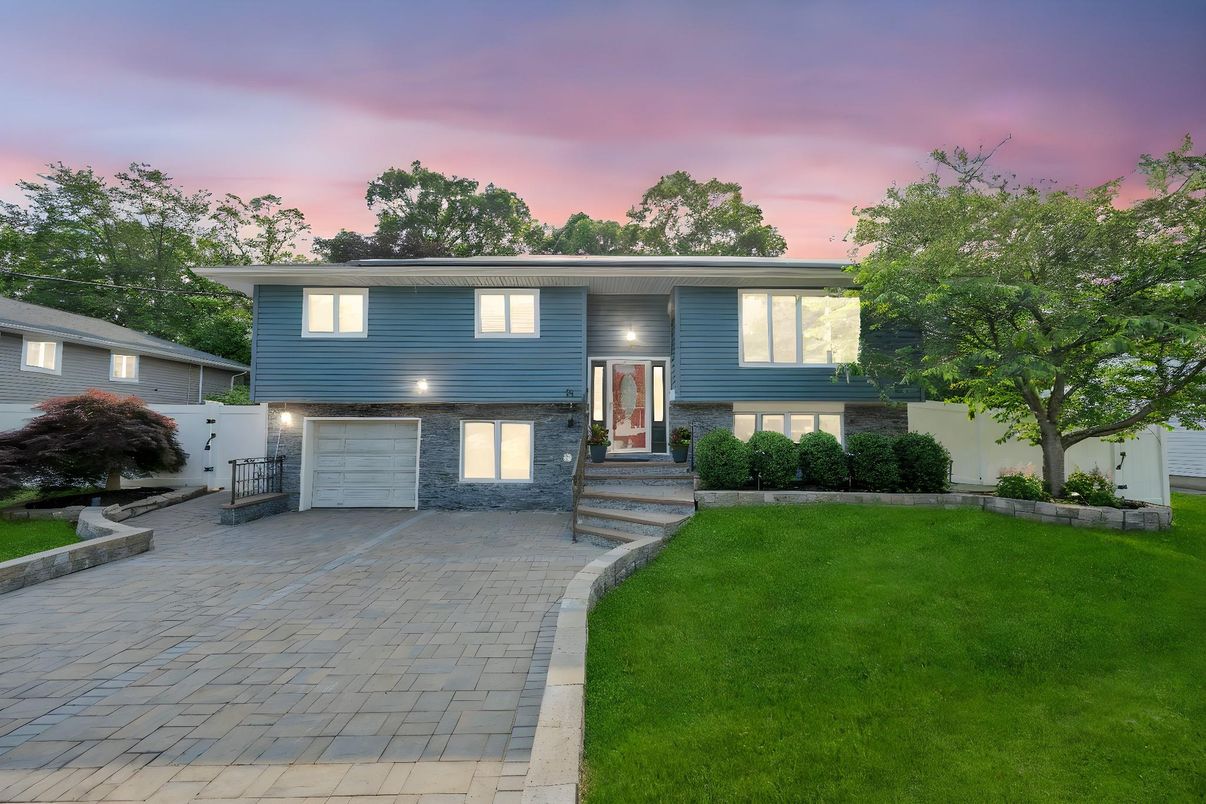 Attached, Exterior, Facade, Brick Facade, Raised Ranch