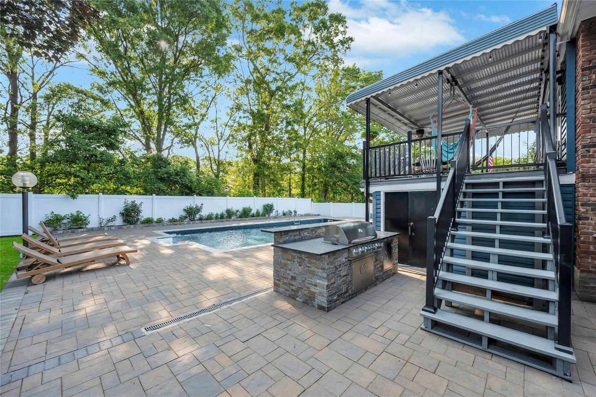 Exterior, Pool