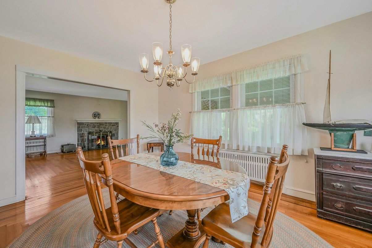 Chandelier, Dining room, Fireplace, Interior, Wood Texture Flooring