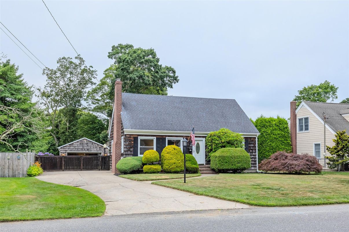 Detached Garage, Exterior, Facade, Cape Cod