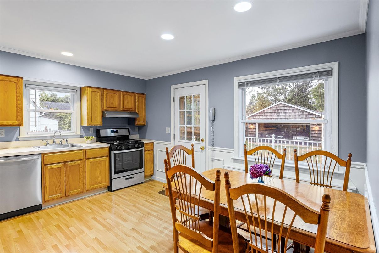 Dining room, Interior, Kitchen, Recessed Lighting, Wood Texture Flooring
