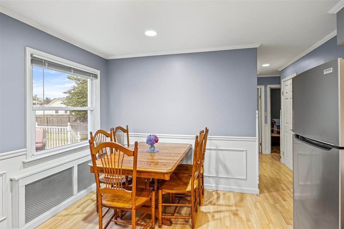 Dining room, Interior, Recessed Lighting, Wood Texture Flooring