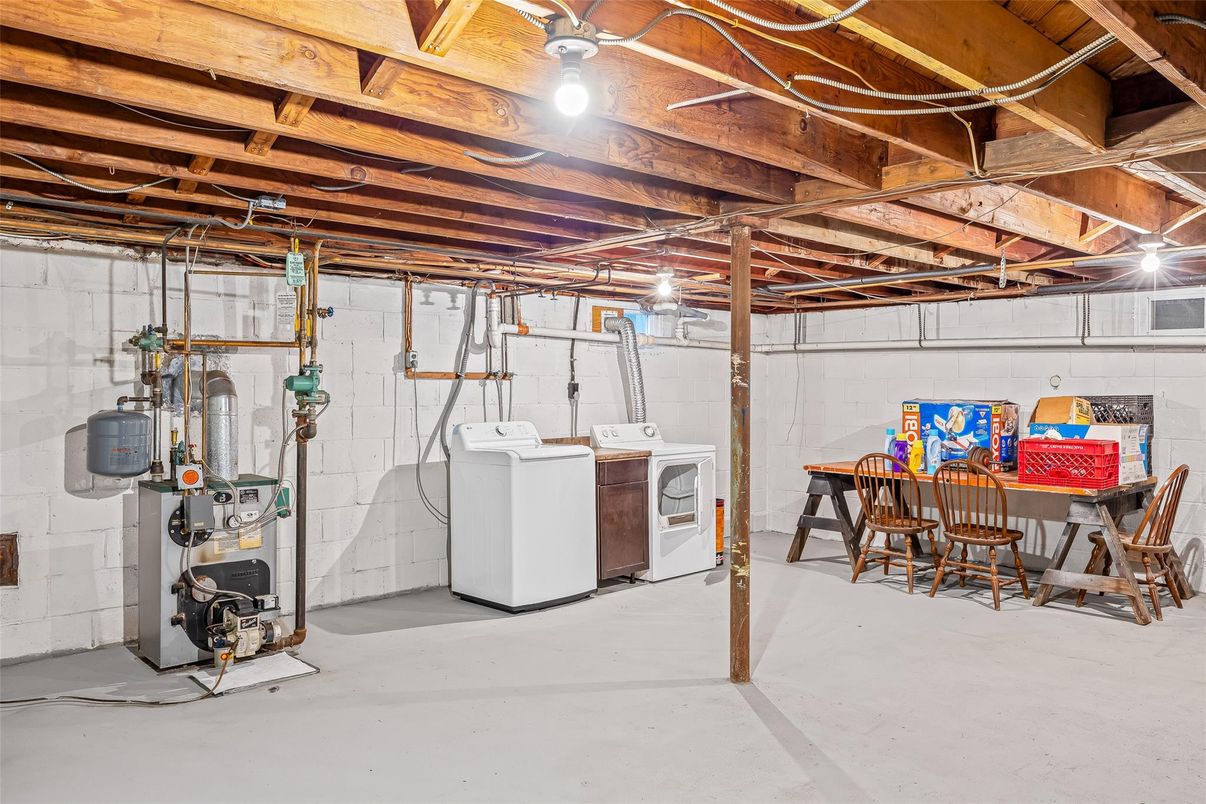 Interior, Washer, Wooden Beams, Wooden Ceilings