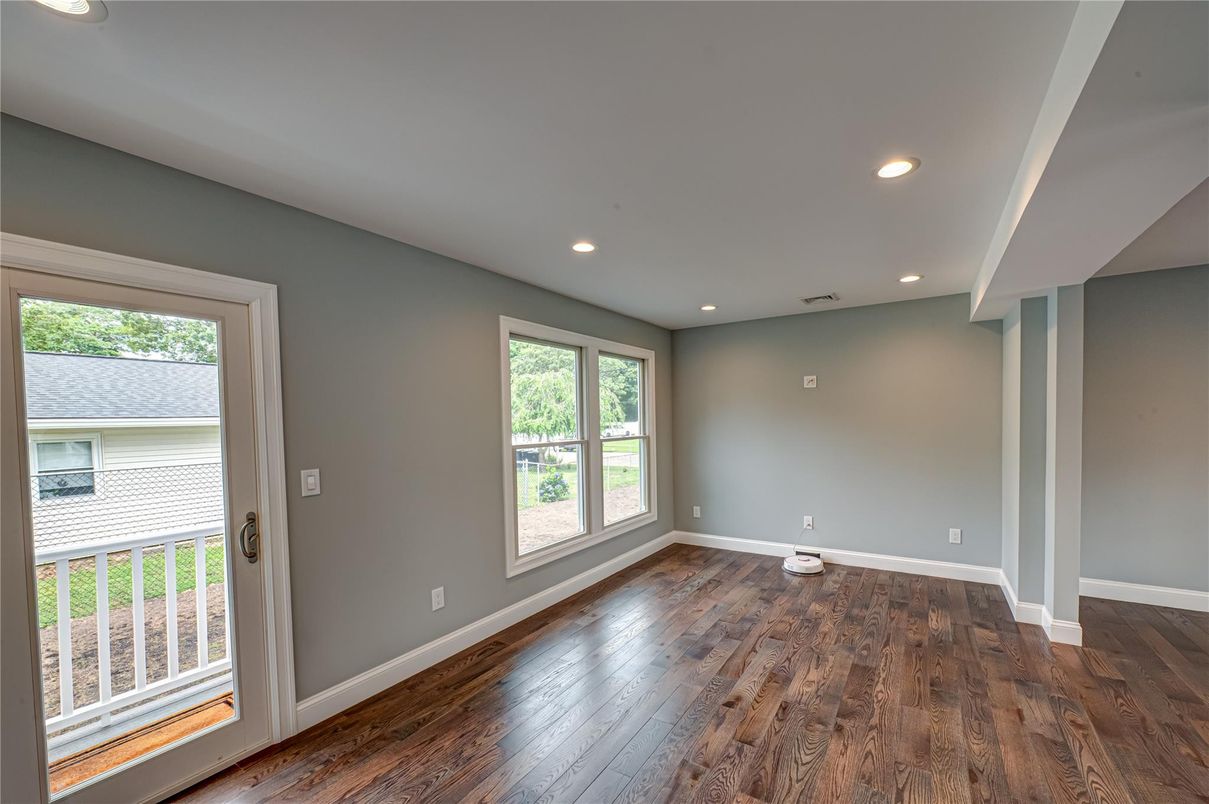 Empty room, Interior, Recessed Lighting, Wood Texture Flooring