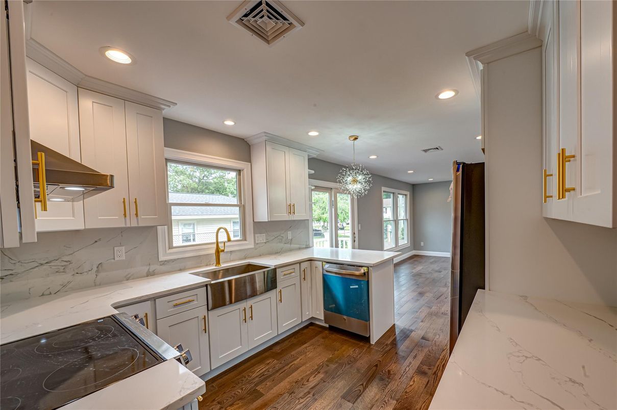 Chandelier, Interior, Kitchen, Marble Walls, Recessed Lighting, Wood Texture Flooring