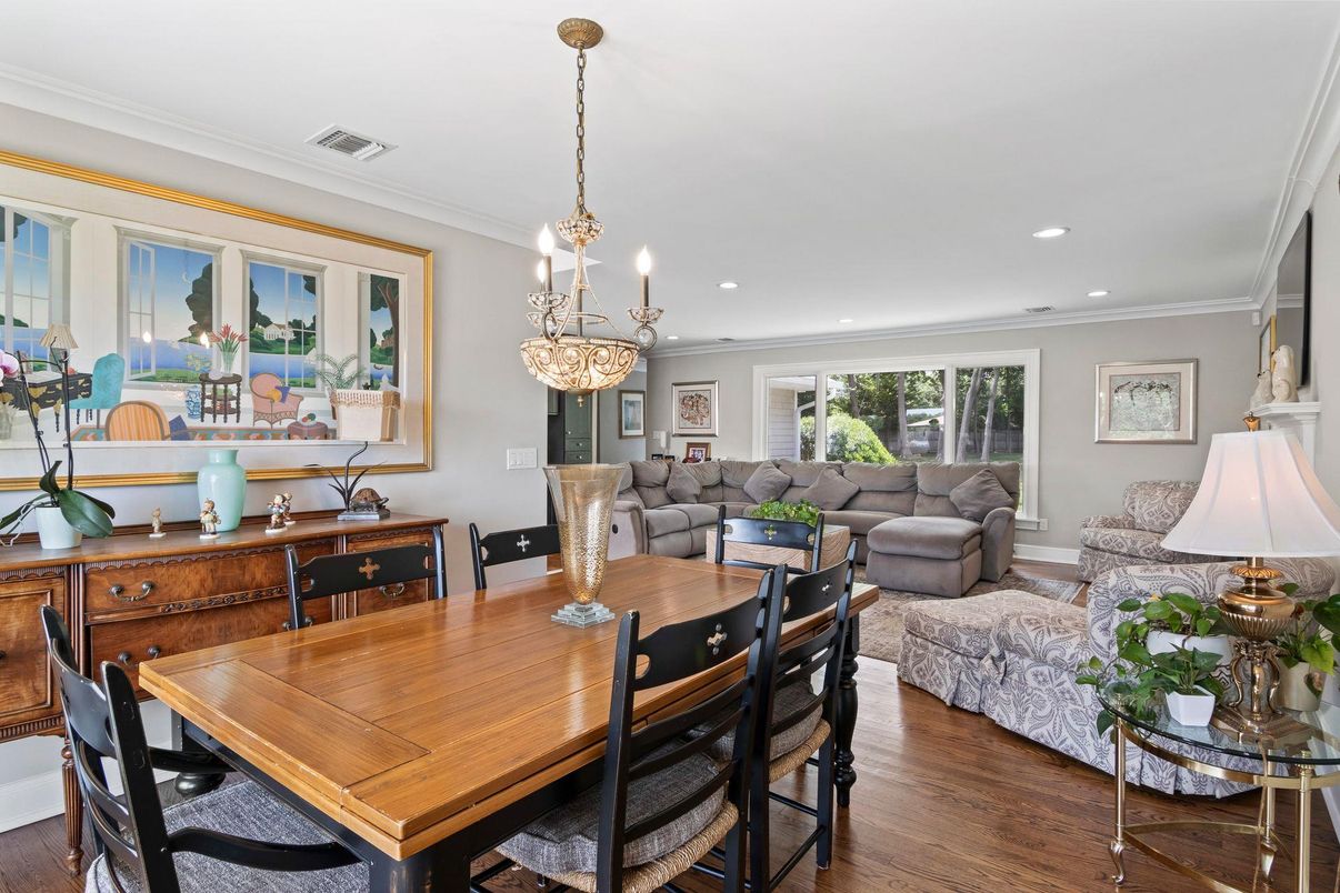 Chandelier, Dining room, Interior, Living room, Recessed Lighting, Wood Texture Flooring