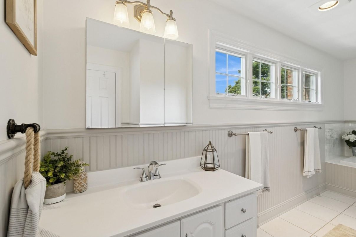 Bathroom, Interior, Recessed Lighting
