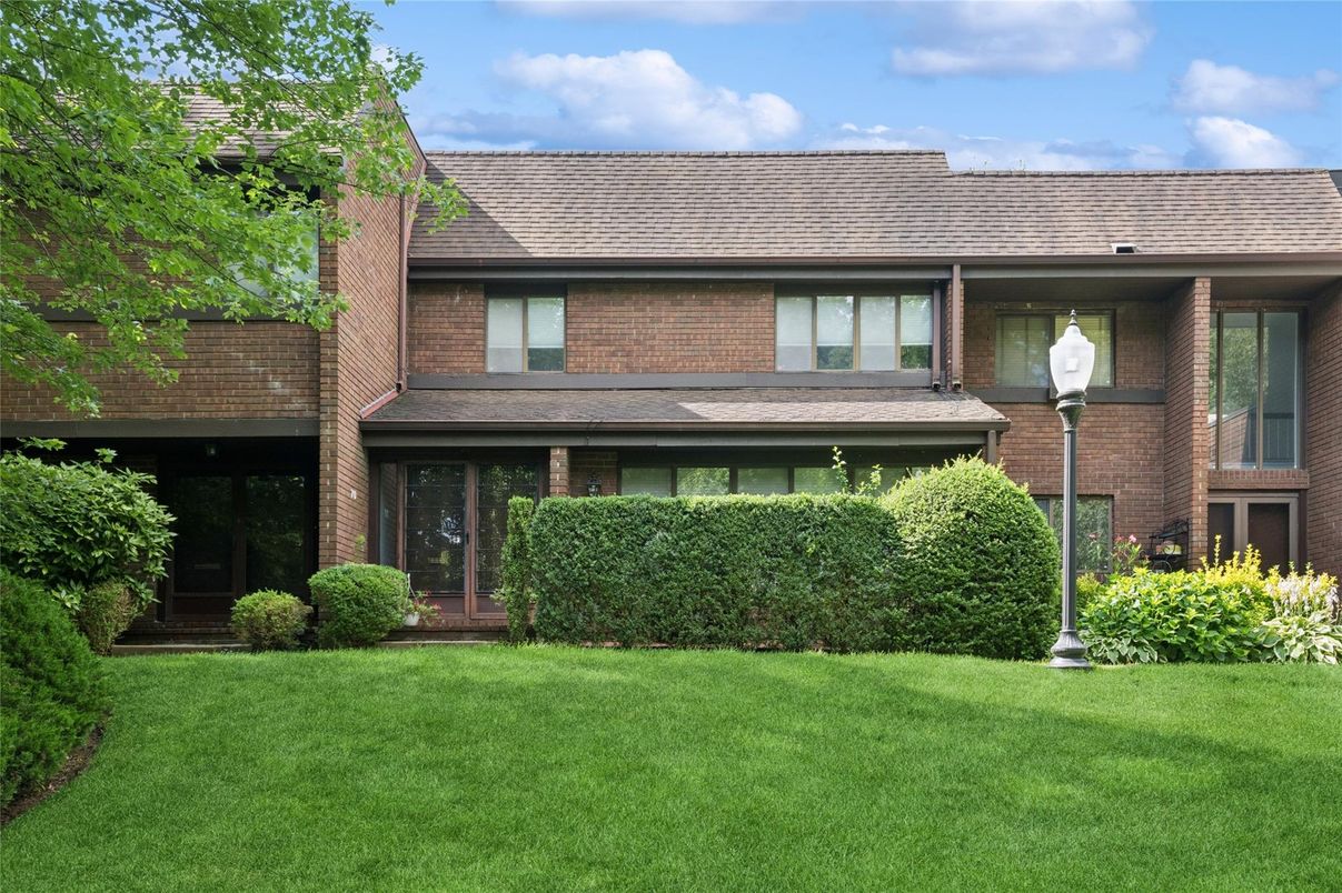 Exterior, Facade, Brick Facade, Modern