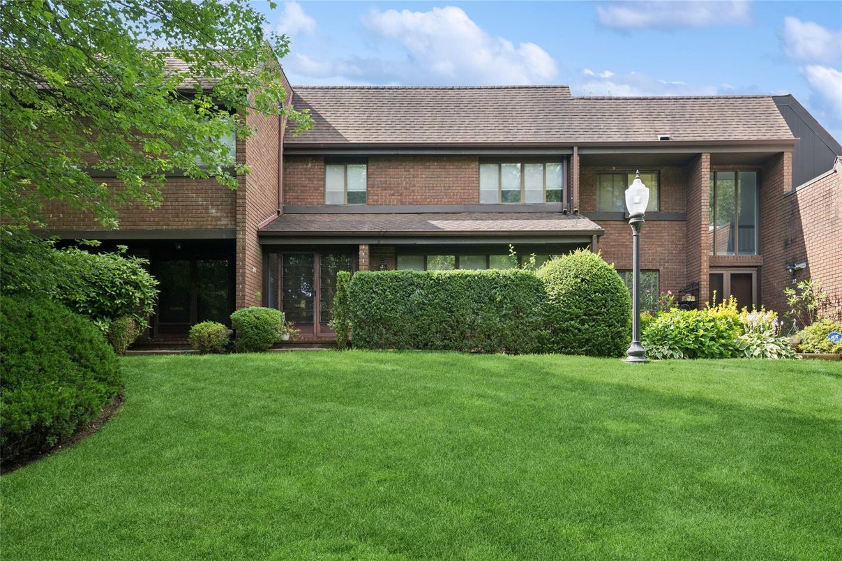 Exterior, Facade, Brick Facade, Raised Ranch