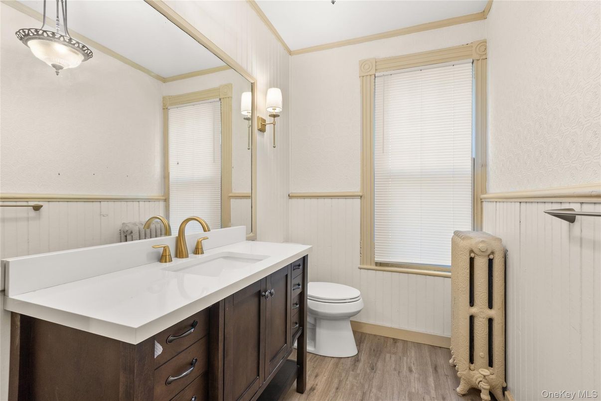 Bathroom, Interior, Pendant Lights, Wood Texture Flooring
