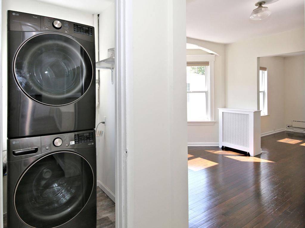 Interior, Utility Closets, Washer, Wood Texture Flooring